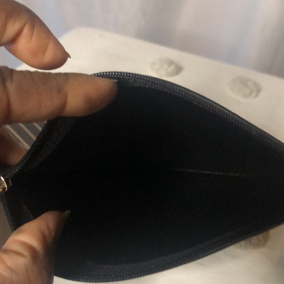 KATE SPADE black and cream leather wristlet. - Picture 5 of 10